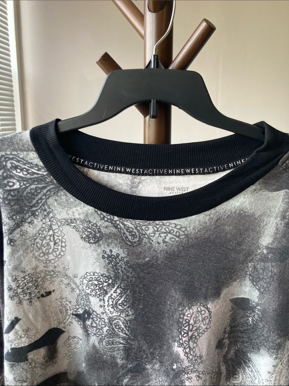 Nine West active paisley print pattern crewneck top zip pocket on sleeve 2X - Picture 12 of 17